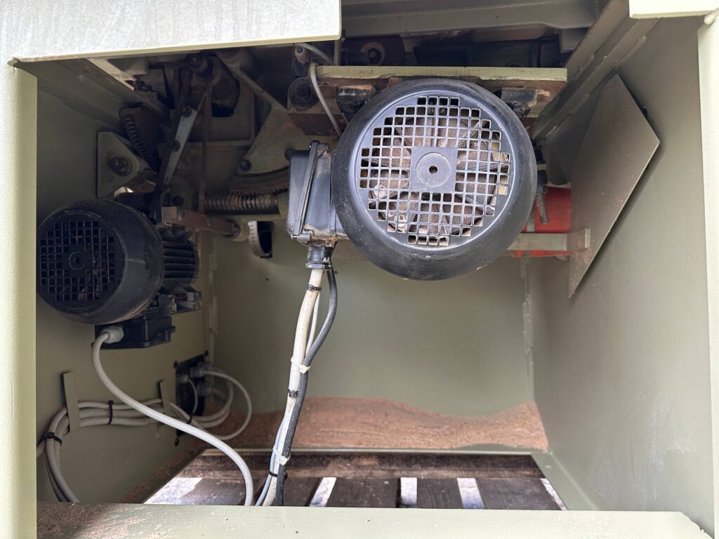 photo_2025-10-04_23-33-29