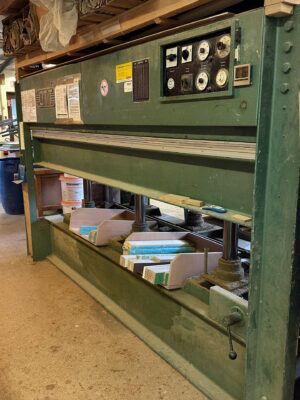 OTT Furnierpresse 3000 × 1350 mit neuen Heizplatten 2011